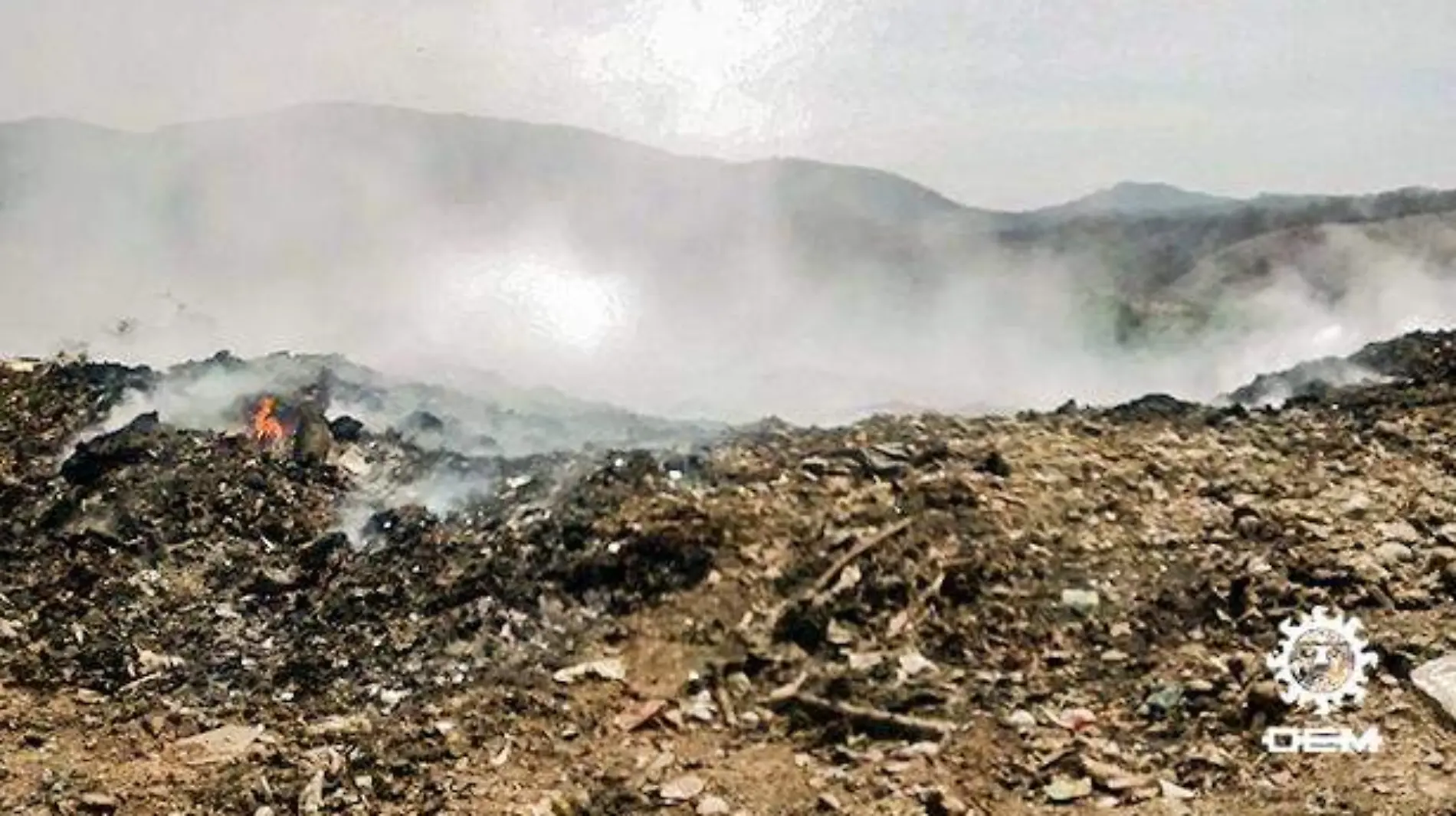 Zihuatanejo - humo por incendio en basurero